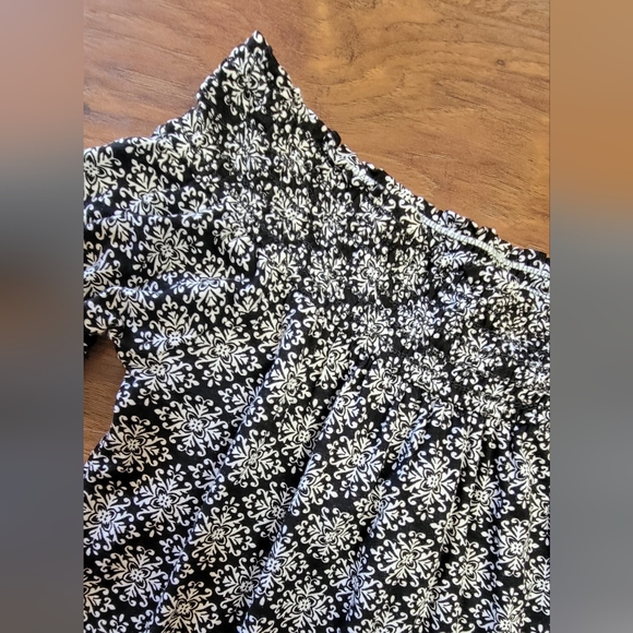 Maurices Off The Shoulder NWT Never Worn Black and White Lace Blouse Size Small - Picture 4 of 9